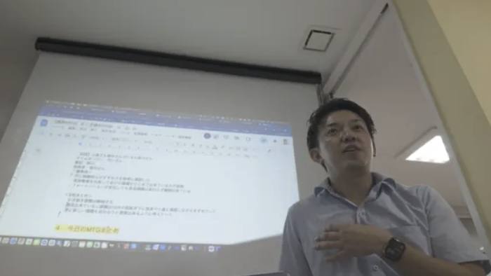 研修の場で説明する磯野幸史さん